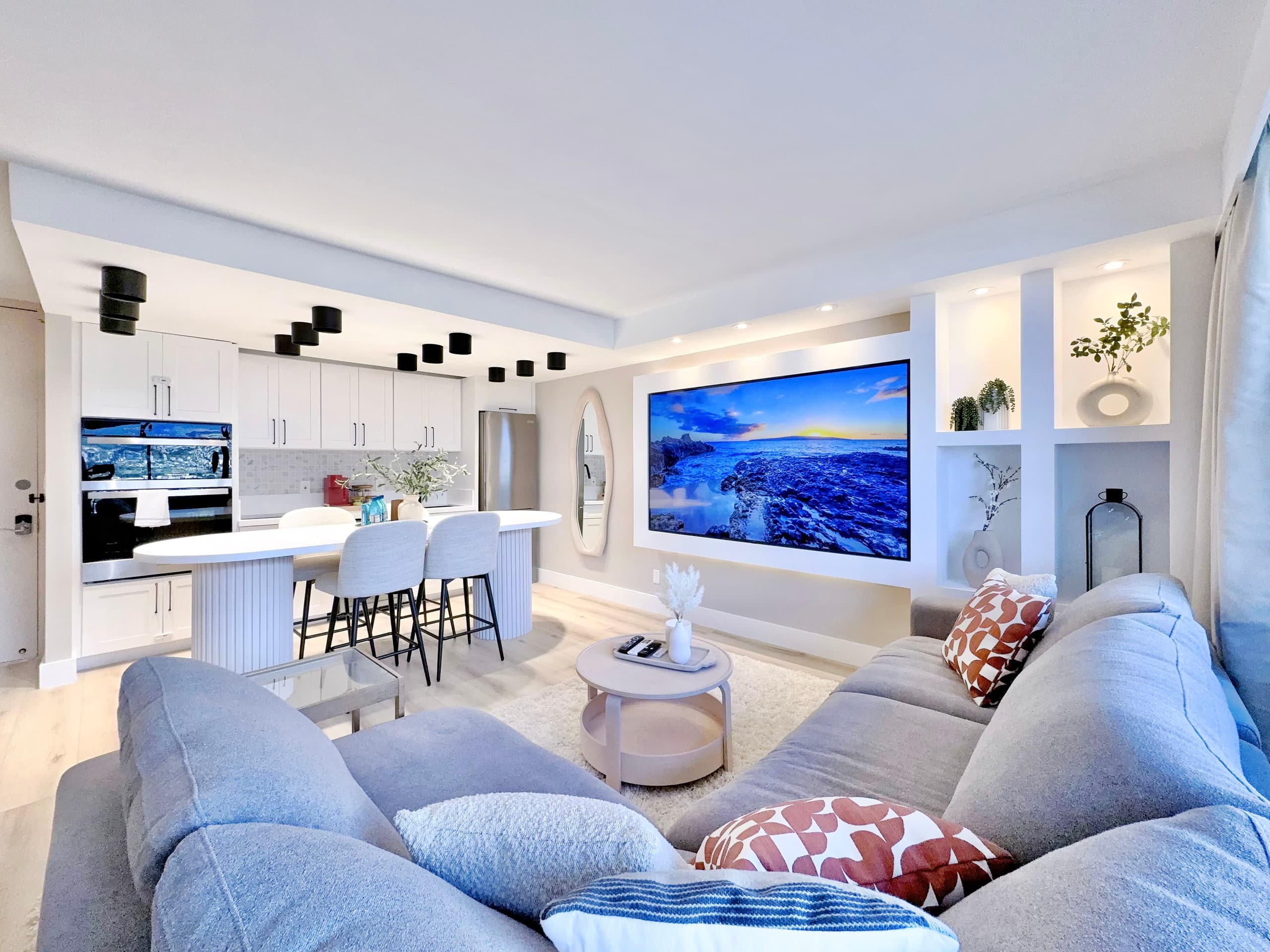 34th-High FL Mountain View Upscale 1BR w/Parking~ - Image 10