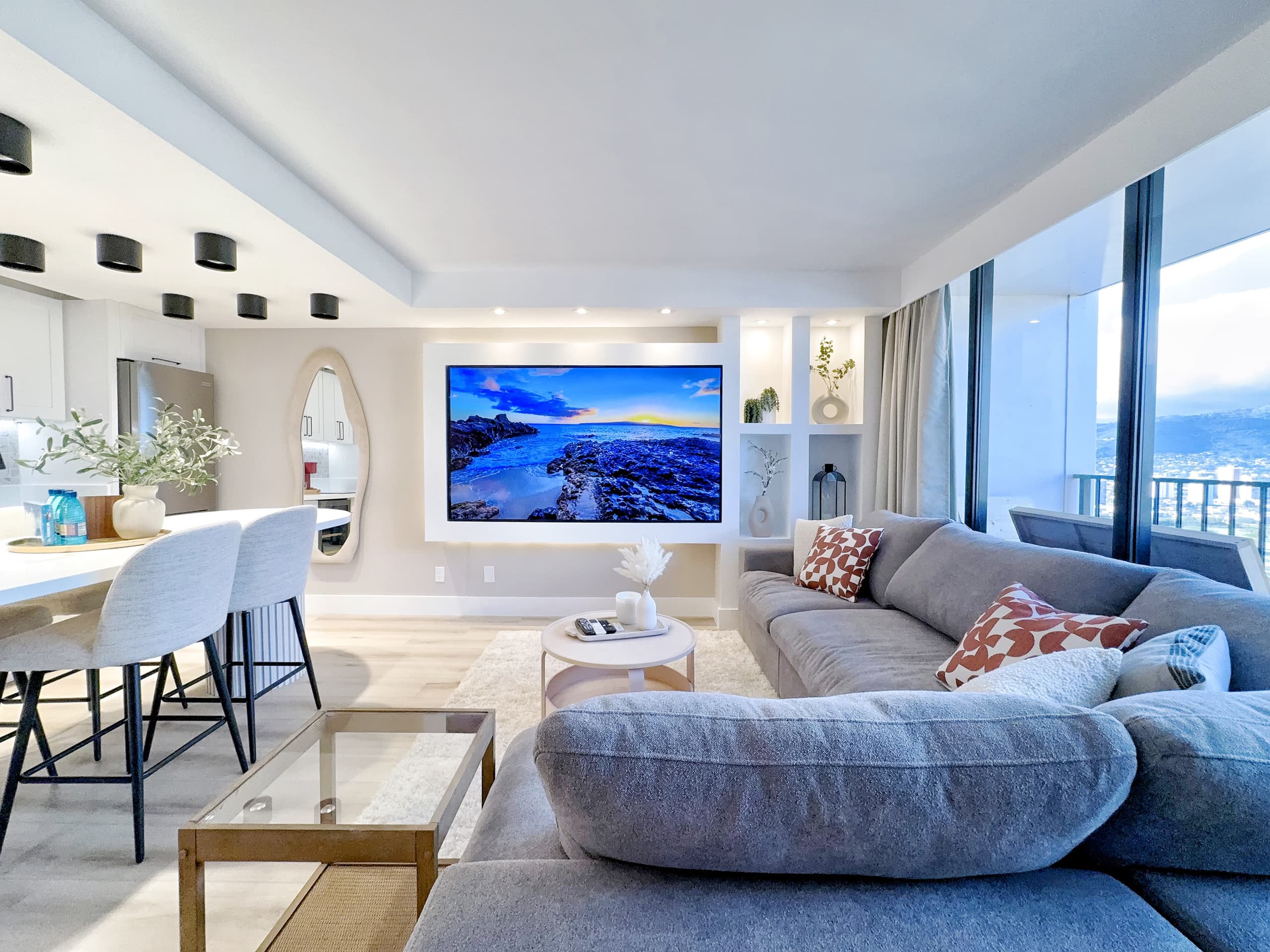 34th-High FL Mountain View Upscale 1BR w/Parking~ - Image 3