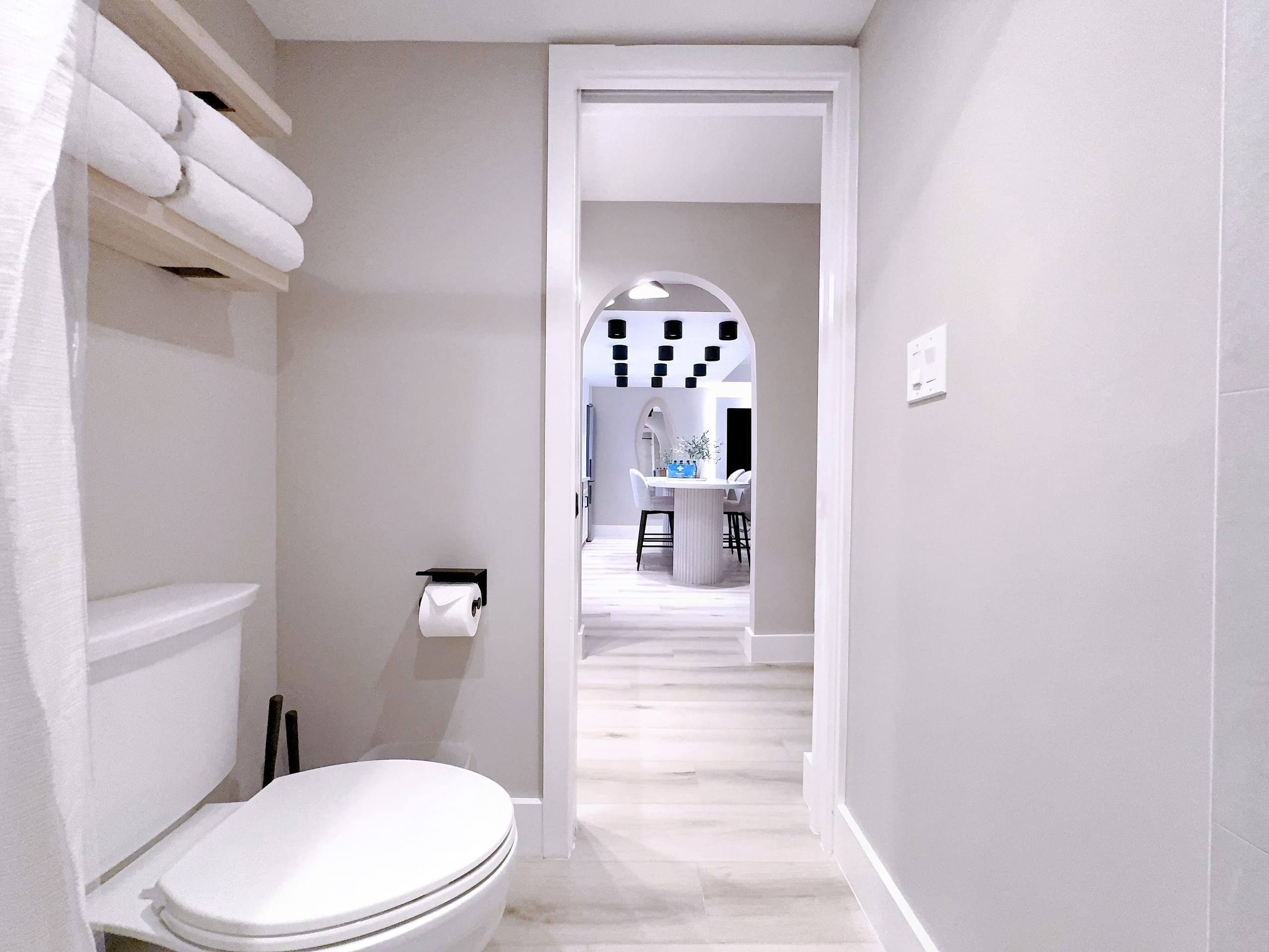 34th-High FL Mountain View Upscale 1BR w/Parking~ - Image 36
