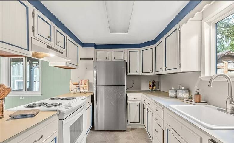 Private Space, Chill Hosts, Large Groups, & Dogs gallery image 3