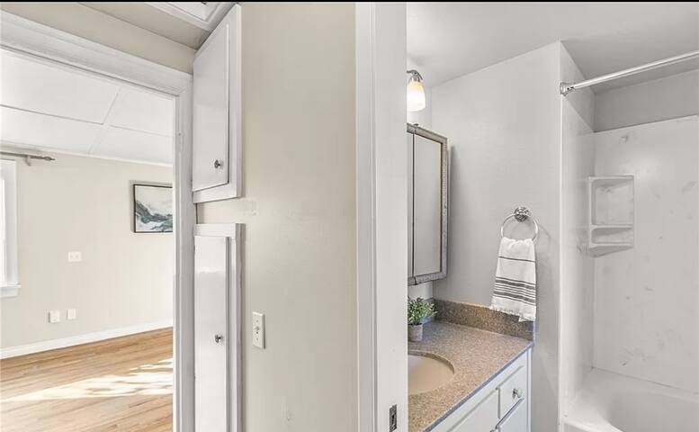 Private Space, Chill Hosts, Large Groups, & Dogs gallery image 4