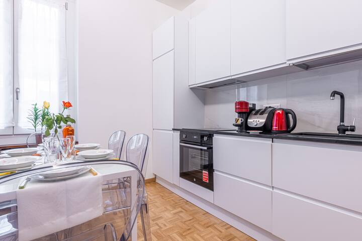 2 bedroom apartment – Chinatown gallery image 5