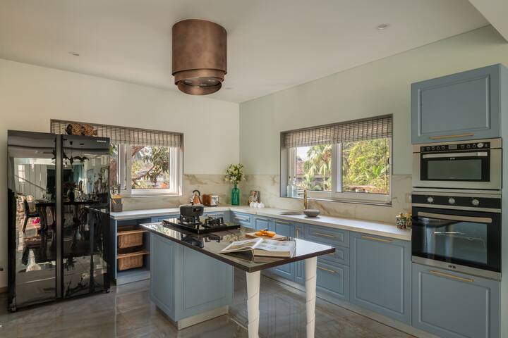 Full kitchen image 2