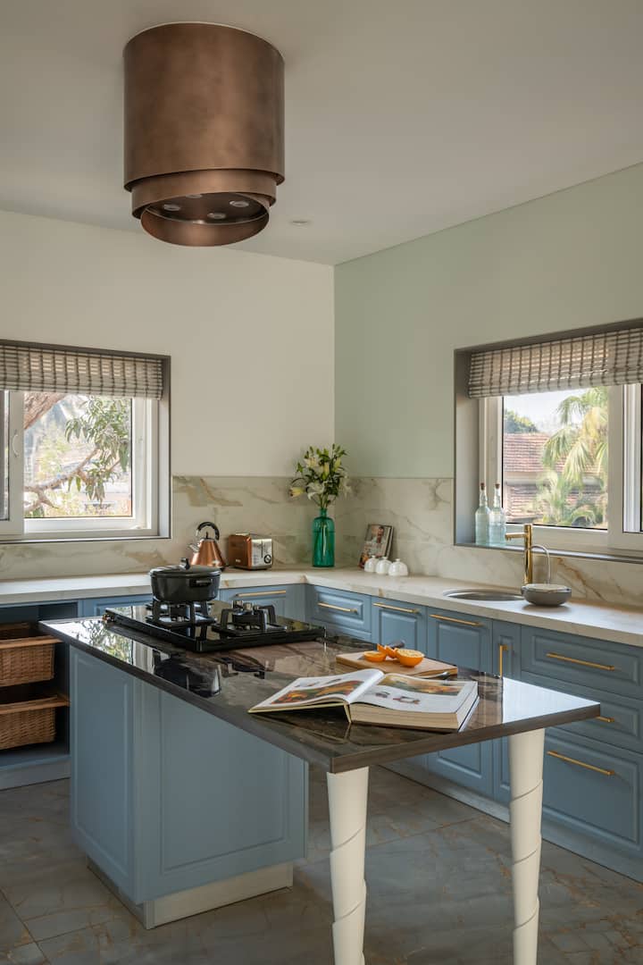 Full kitchen image 1