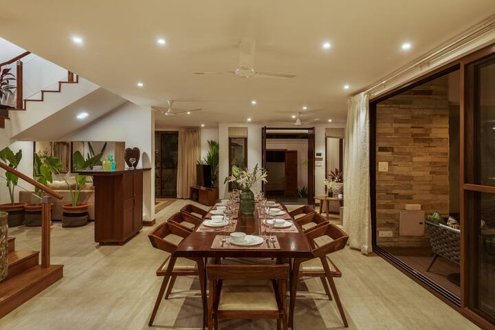 Dining area image 2
