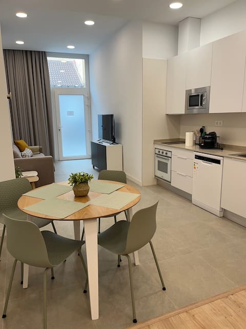 Popular Airbnb listing: Beautiful and centrally-located apartment with pool - BC in La Trinidad (Bailén Miraflores)