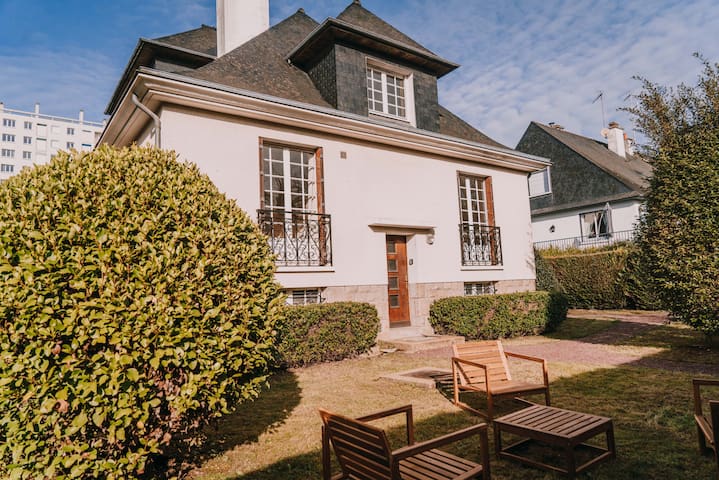 Private room with 1 bedrooms in Rennes - Maison Calme - Jardin et Coworking - Rue de Nantes