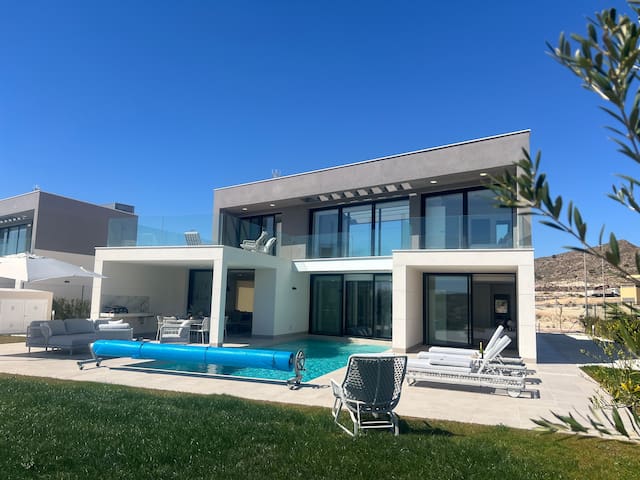 Golf&Coast Rentals managed Airbnb listing 1