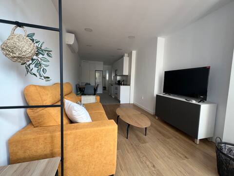 Successful Airbnb property: Beautiful and central apartment with swimming pool in La Trinidad (Bailén Miraflores)