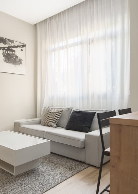 Top performing Airbnb: 3 Bedrooms and newly renovated in Jaca