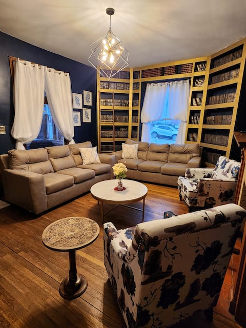 Historic 11BR Home – Ride to Hatfield-McCoy