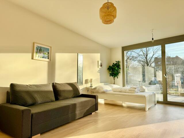 140 m2 Maisonette | Garden | Free Parking gallery image 3