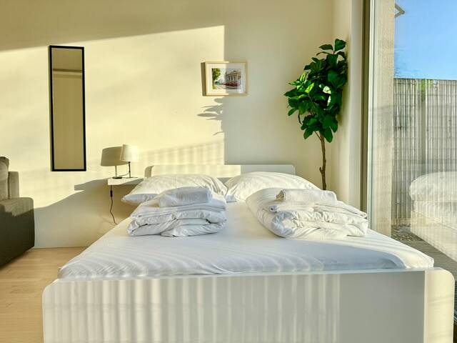 140 m2 Maisonette | Garden | Free Parking gallery image 4