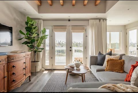 Top Airbnb: Silverlake Spacious Urban Alcove in Glendale