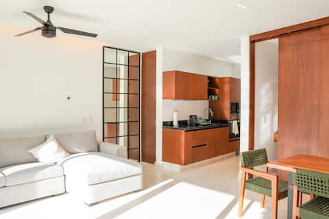 Popular Airbnb listing: 1BR Luxury apartment: Beachfront with Jungle Views in Las Brisas