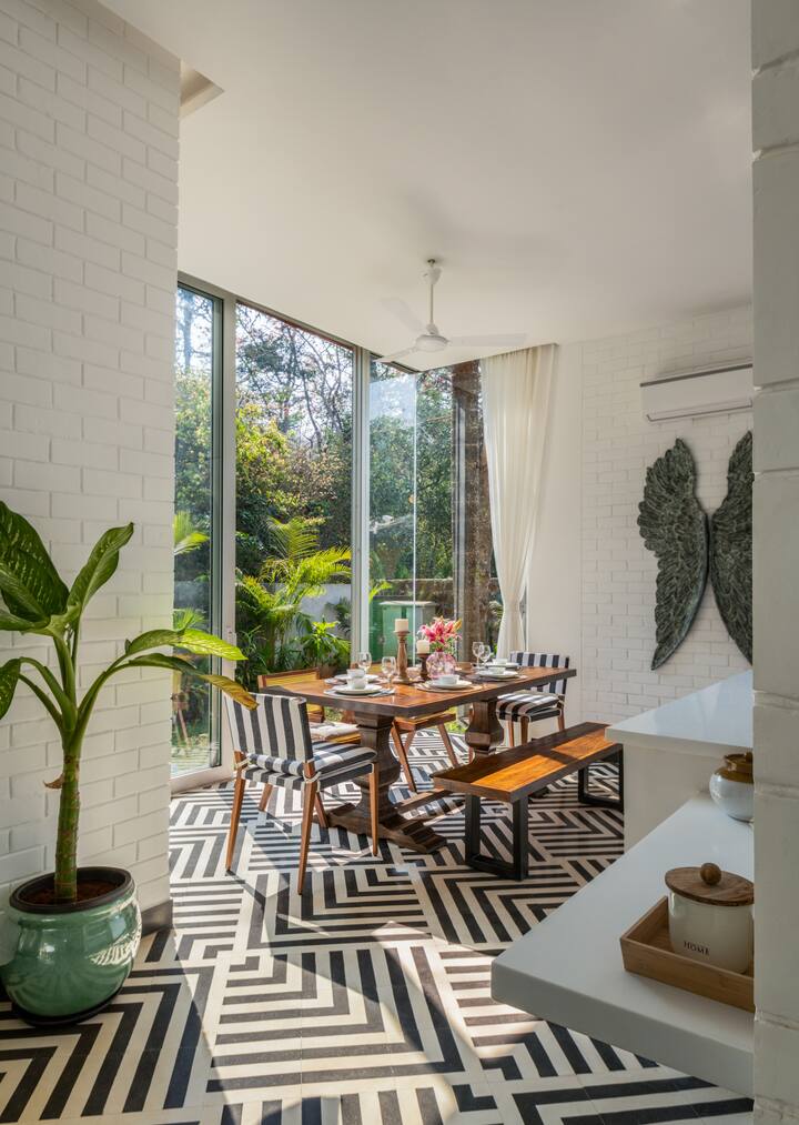 Dining area image 1
