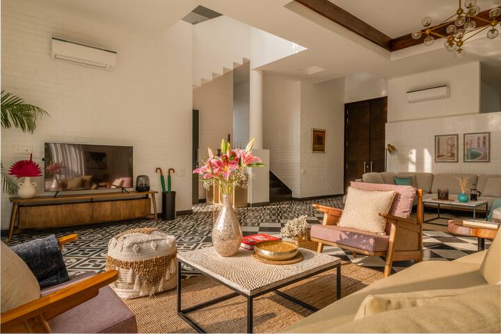 Living room image 8