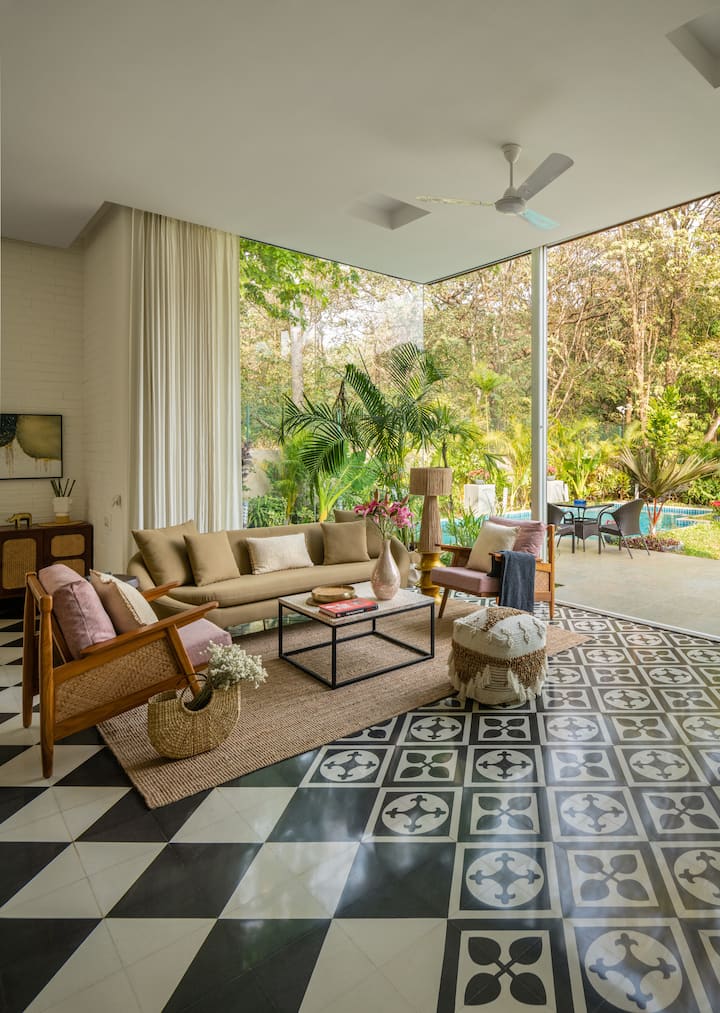 Living room image 6