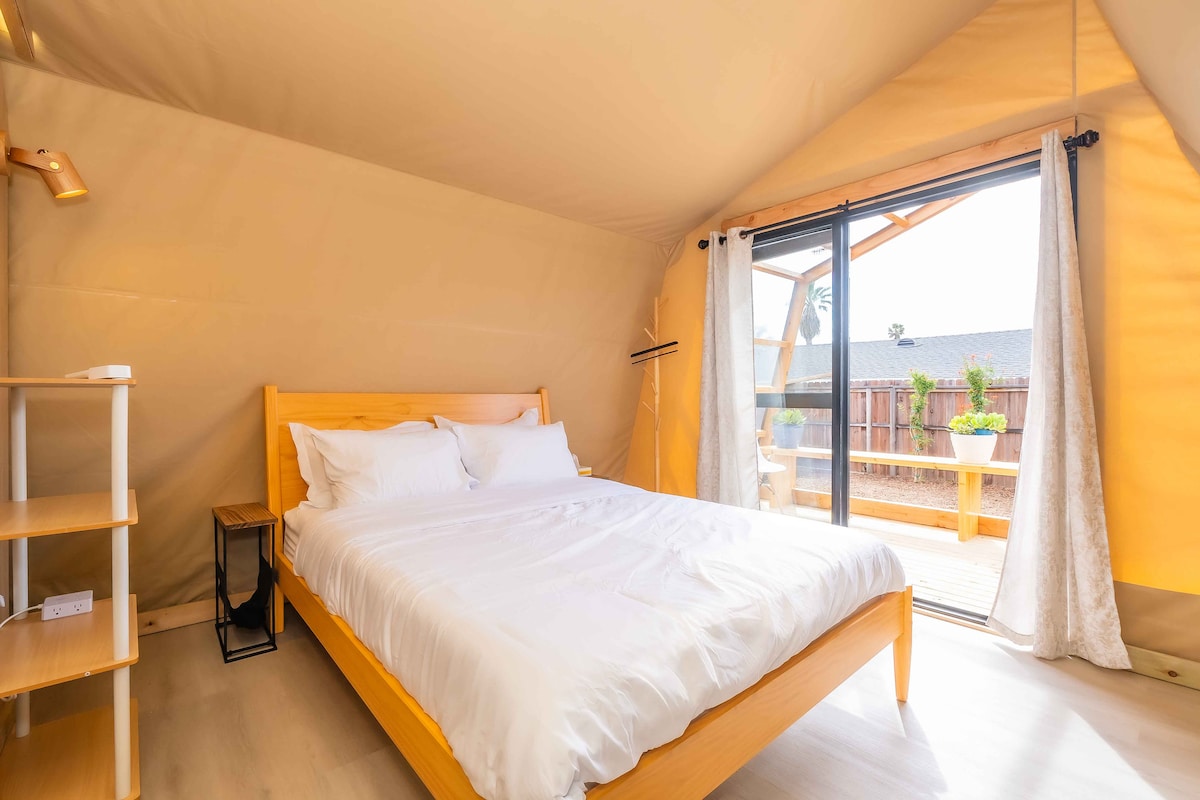 Urban Glamping Oasis: Comfort & Adventure Combined - Tents for