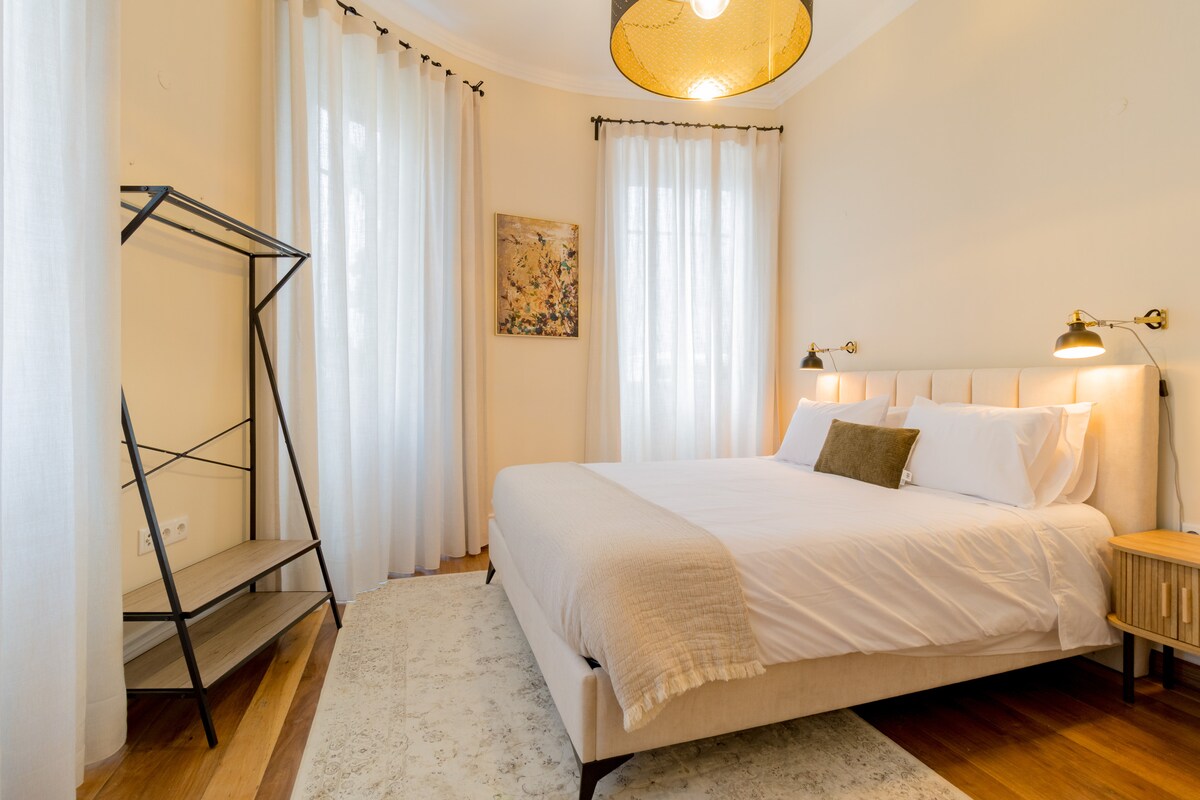 غرفة النوم الثانية في الطابق العلوي