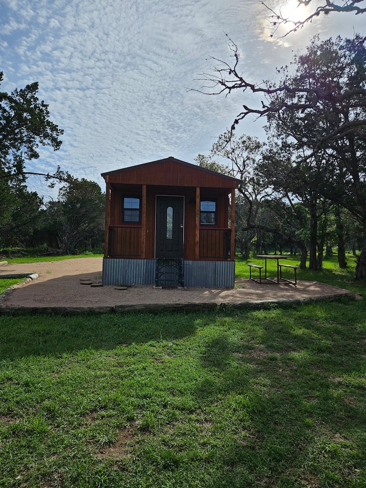 Cozy 1 Room Cabin Hide-away - Lake Buchanan, TX