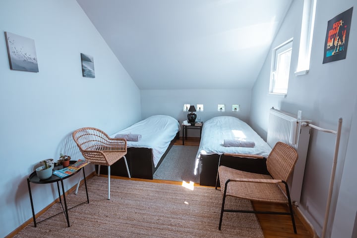 
Una de las dos habitaciones con dos camas individuales.