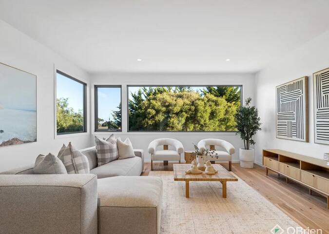 Absolute Luxury Torquay Seaside Escape gallery image 3