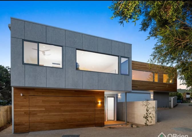 Absolute Luxury Torquay Seaside Escape