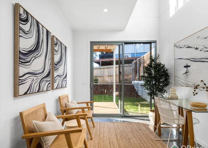 Absolute Luxury Torquay Seaside Escape gallery image 4