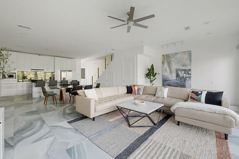 Popular Airbnb listing: Downtown Townhome with Garage No. 1612 in Cedars