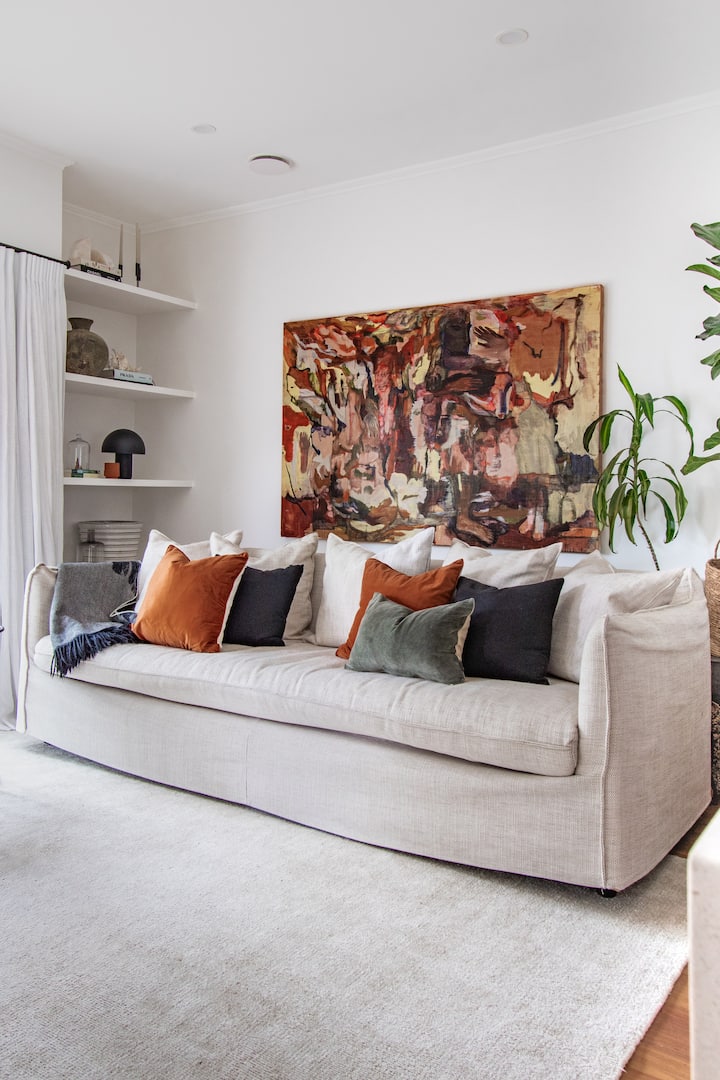 Stylish Central 2Bedroom with Parking & Garden
