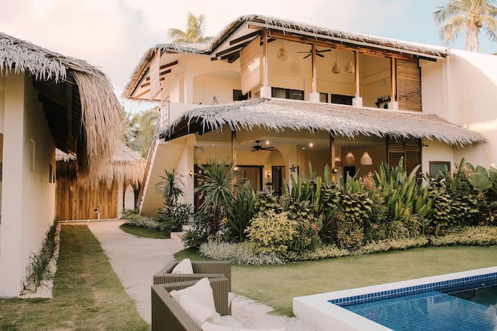 Villa Ramira near Cloud 9 (NEW FIBER internet)
