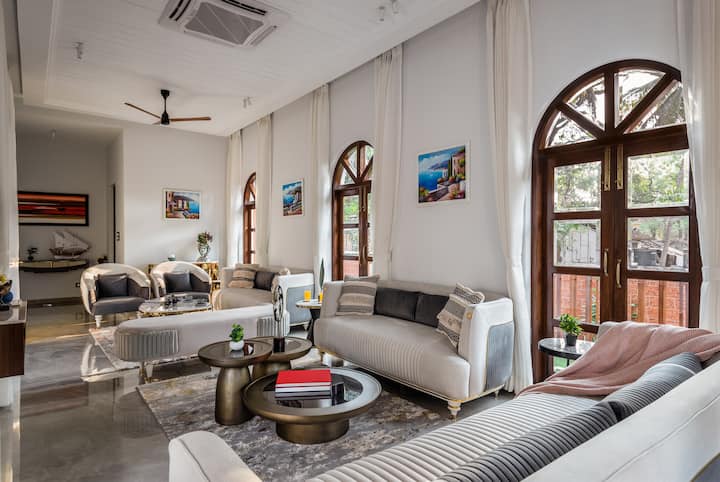 Living room image 8