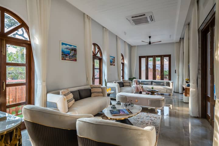 Living room image 6