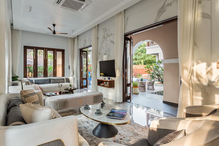 Living room image 7