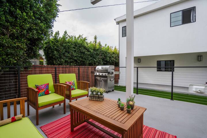 Lux Escape: 4BR/4.5BA Gem near Hollywood & Melrose gallery image 5