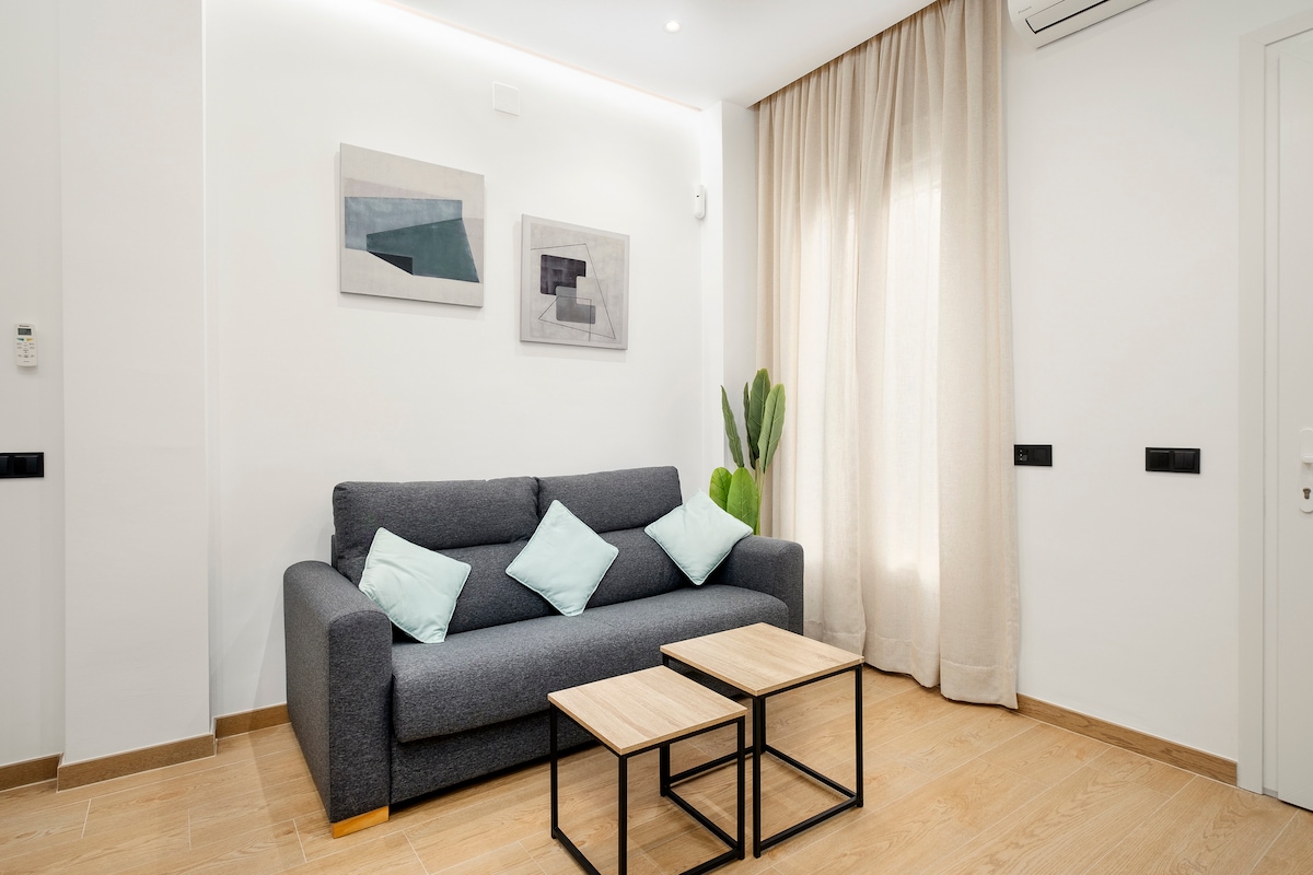 Top performing Airbnb: Self Check-in / Prime Location in La Victoria