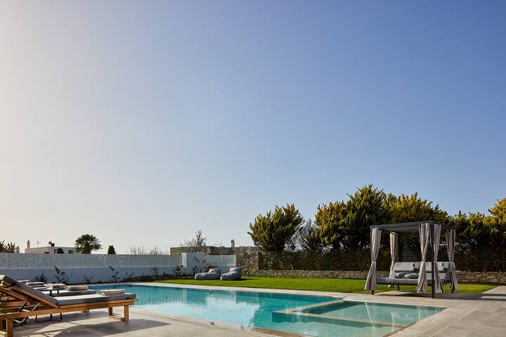 850m to Beach, Pickleball court & rooftop hot tub gallery image 2