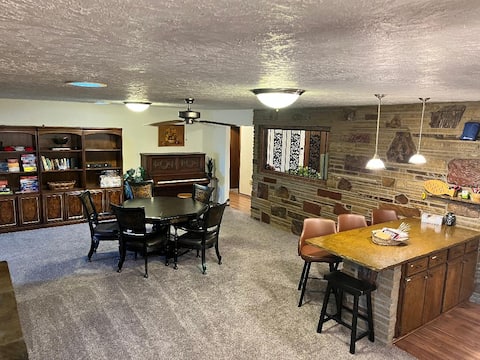 Lakefront Retro Retreat