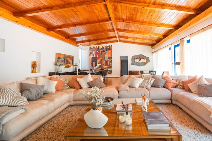 Family Paradise: Exquisite Retreat for Holidays