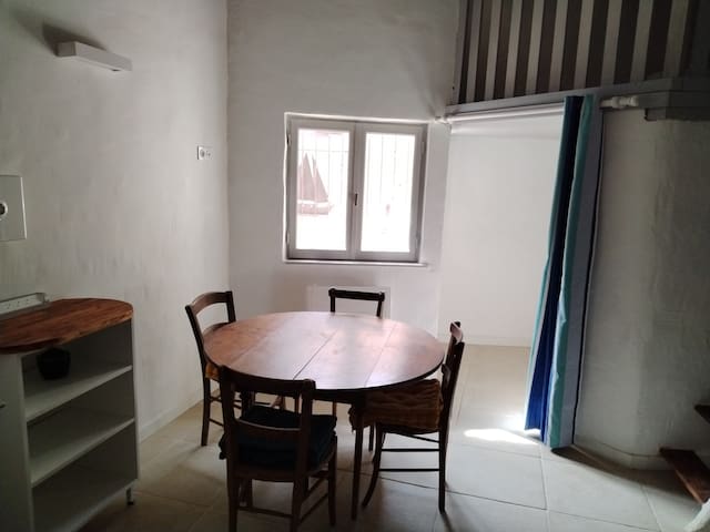 Entire home with 2 bedrooms in Saint Laurent De La Salanque - Gite Bleu : Nid douillet au soleil