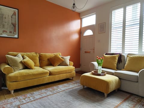 Top performing Airbnb: A treat of a Terrace in Levenshulme