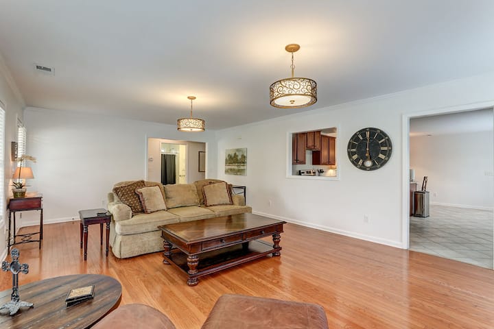 The Honeysuckle House, Family & Pet Friendly - Canton, GA