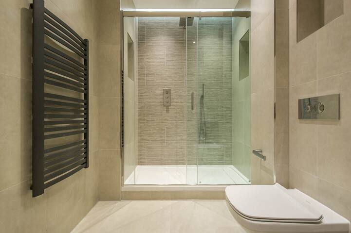 3 bed, close to Covent Garden gallery image 4