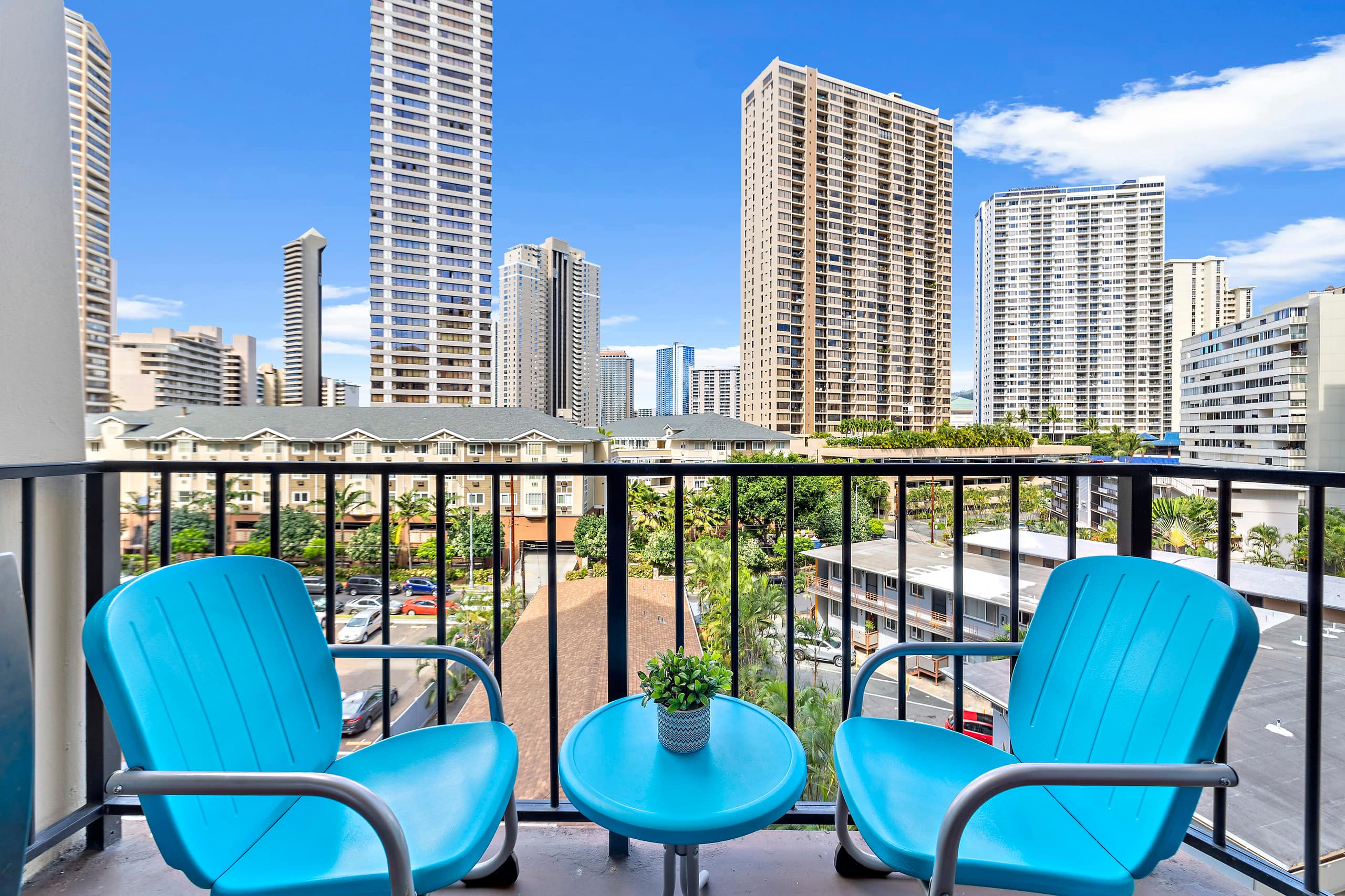 Condo in Honolulu · ★4.56 · 1 bedroom · 2 beds · 1 private bath - Image 3