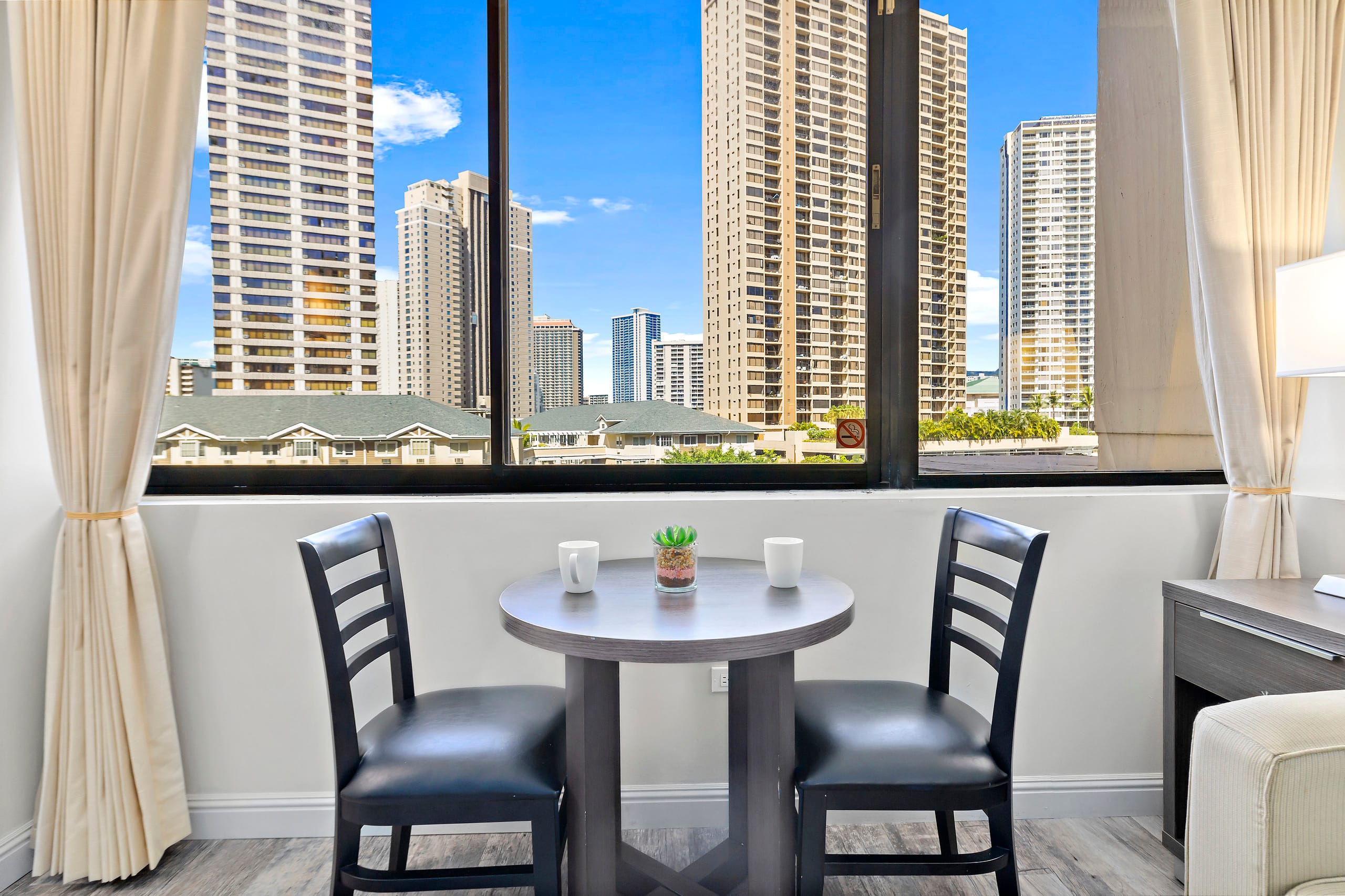 Condo in Honolulu · ★4.56 · 1 bedroom · 2 beds · 1 private bath - Image 15