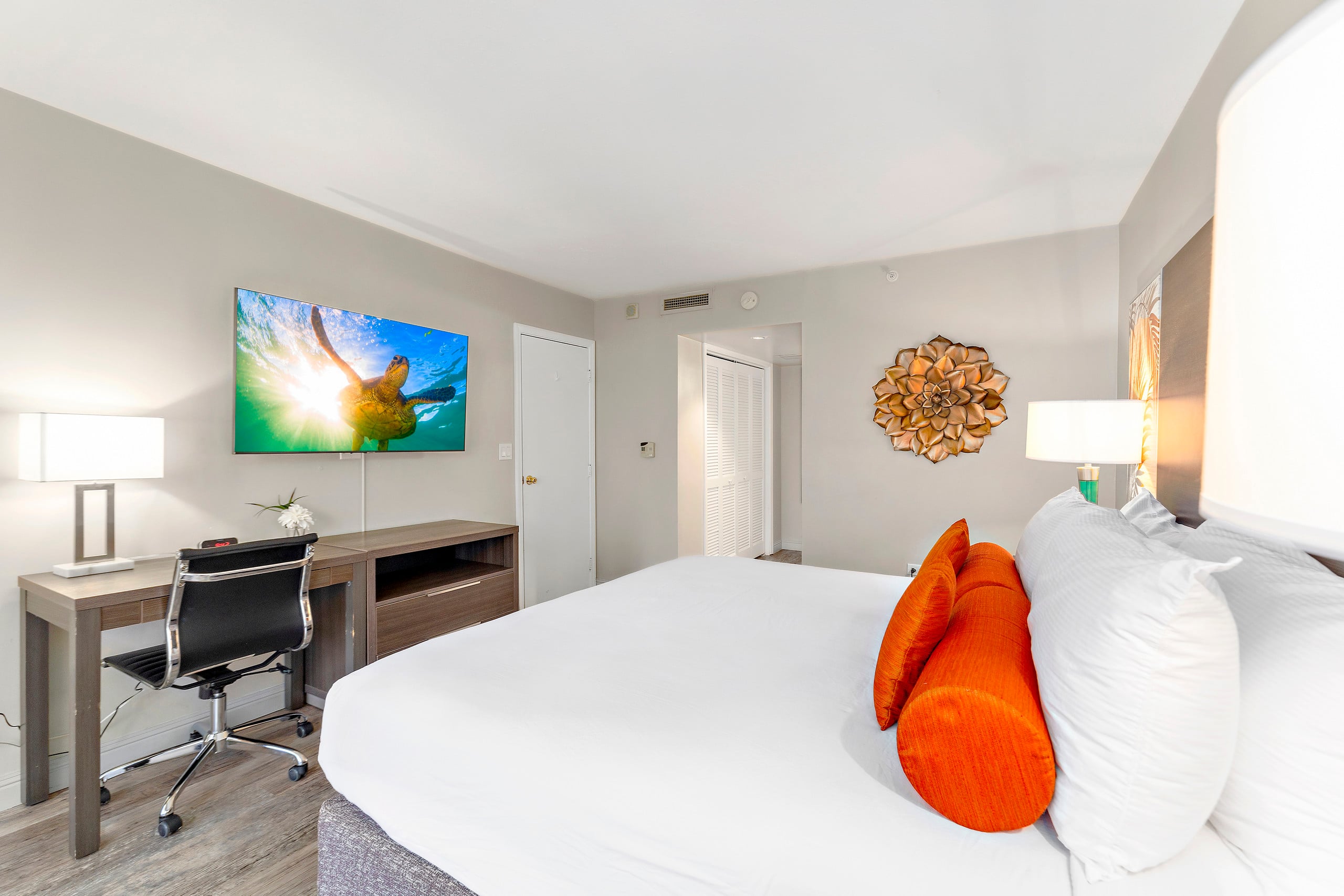 Condo in Honolulu · ★4.56 · 1 bedroom · 2 beds · 1 private bath - Image 22