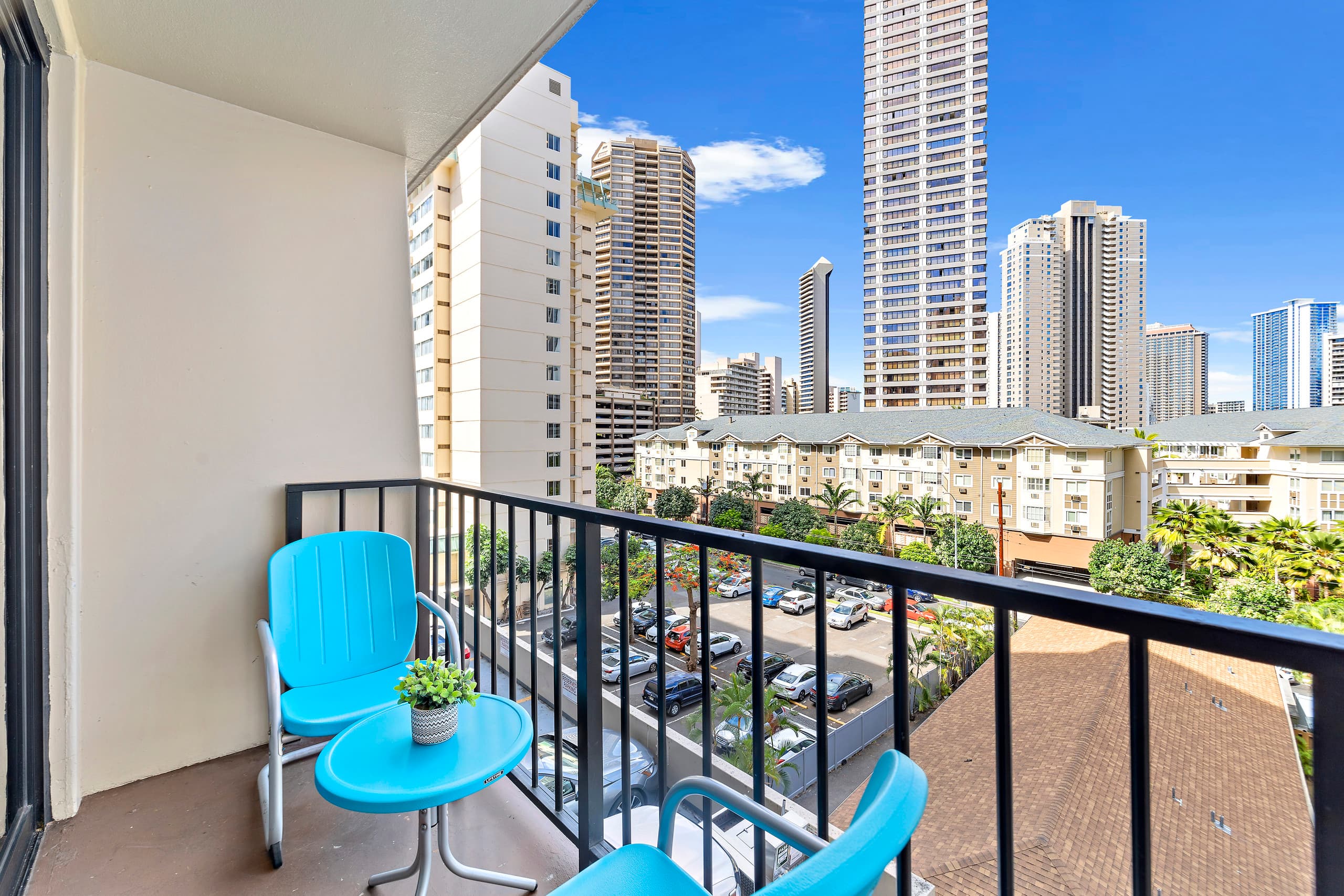 Condo in Honolulu · ★4.56 · 1 bedroom · 2 beds · 1 private bath - Image 26
