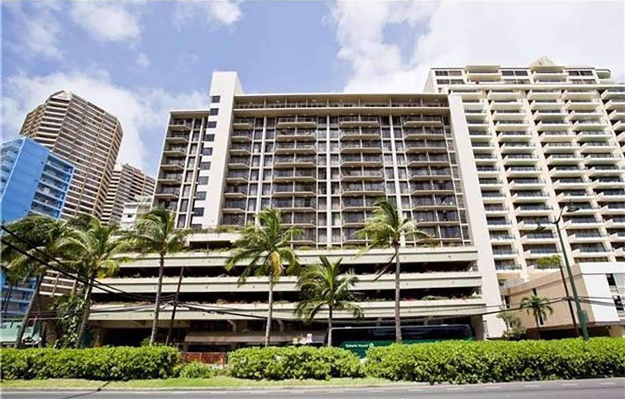 Condo in Honolulu · ★4.56 · 1 bedroom · 2 beds · 1 private bath - Image 33