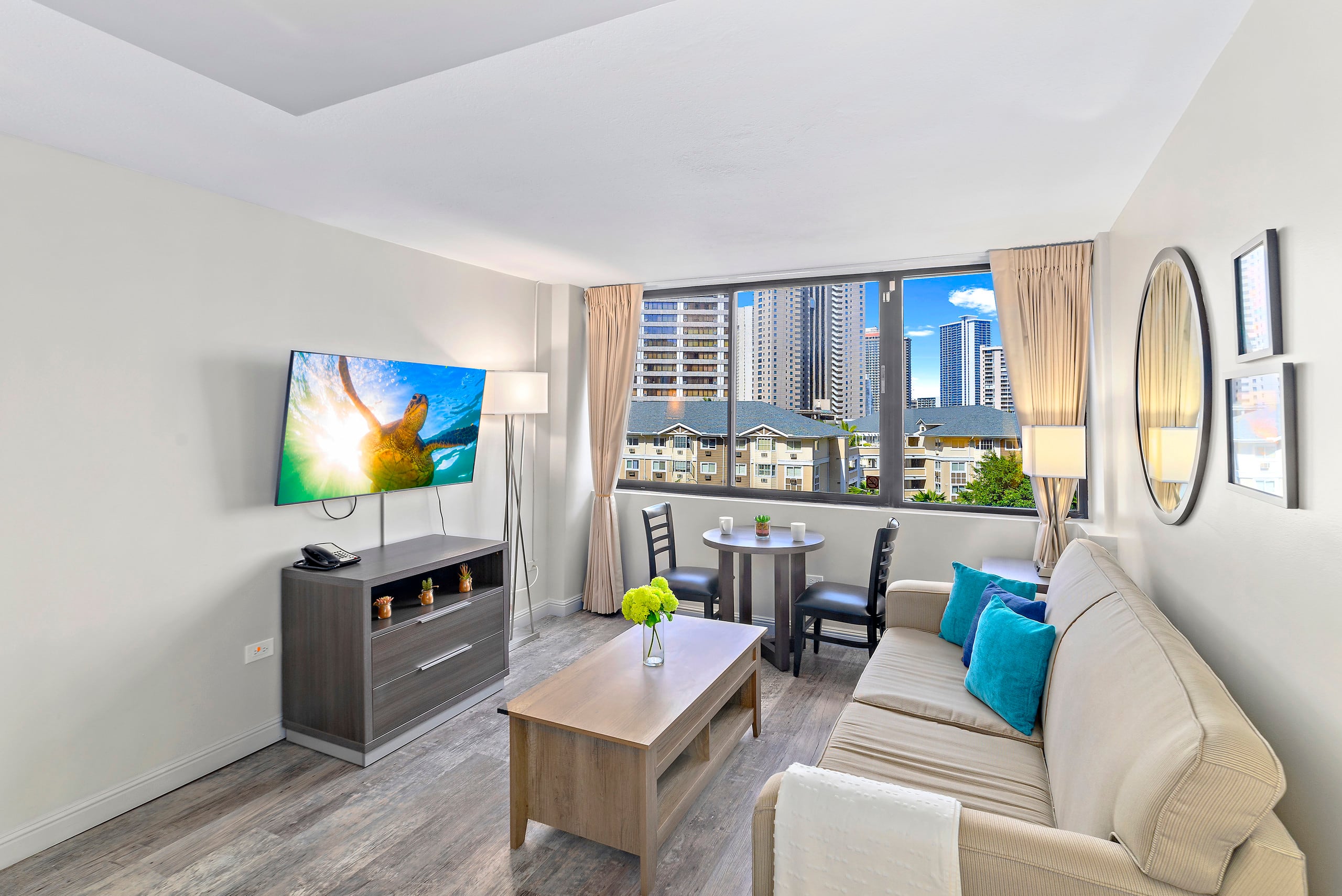 Condo in Honolulu · ★4.56 · 1 bedroom · 2 beds · 1 private bath - Image 2